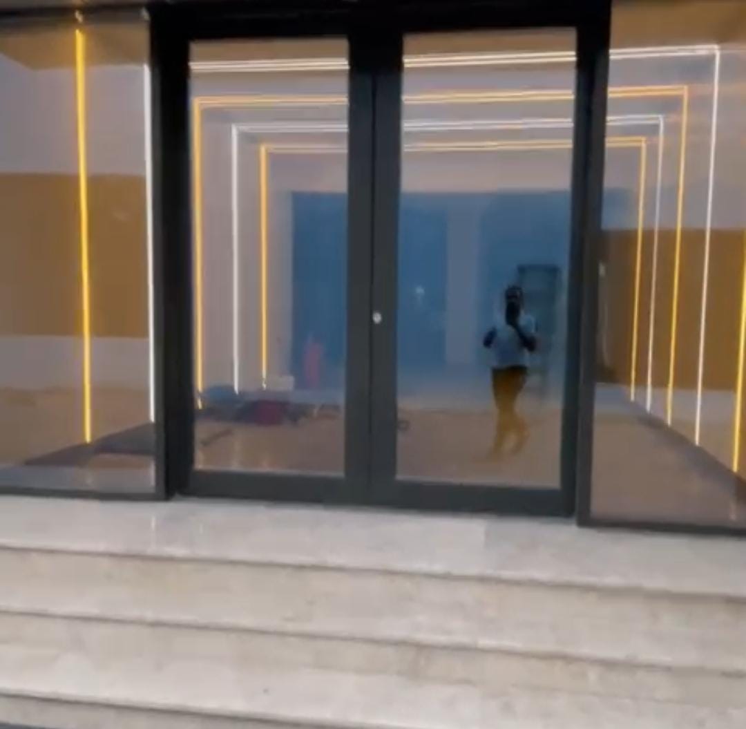 أنواع الأبواب الزجاجية